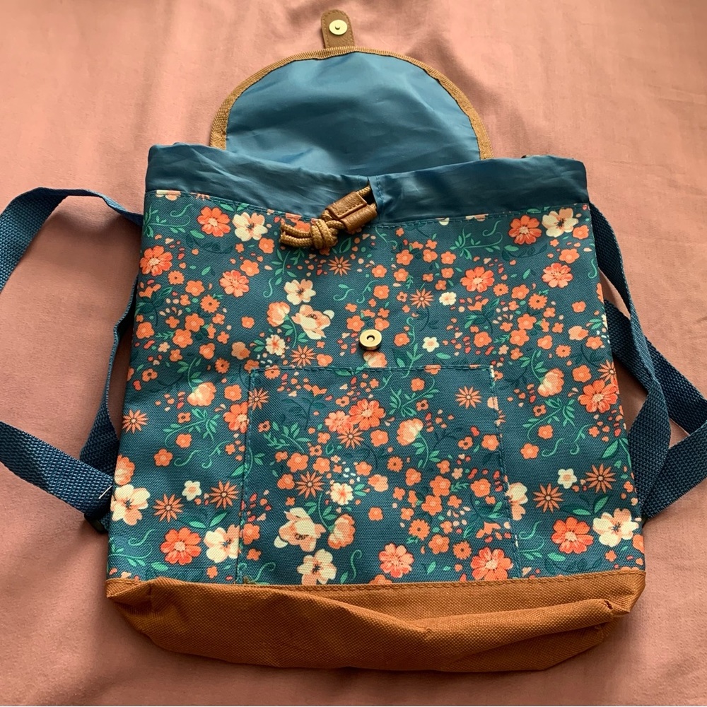 NWOT Floral Backpack - Picture 2 of 5